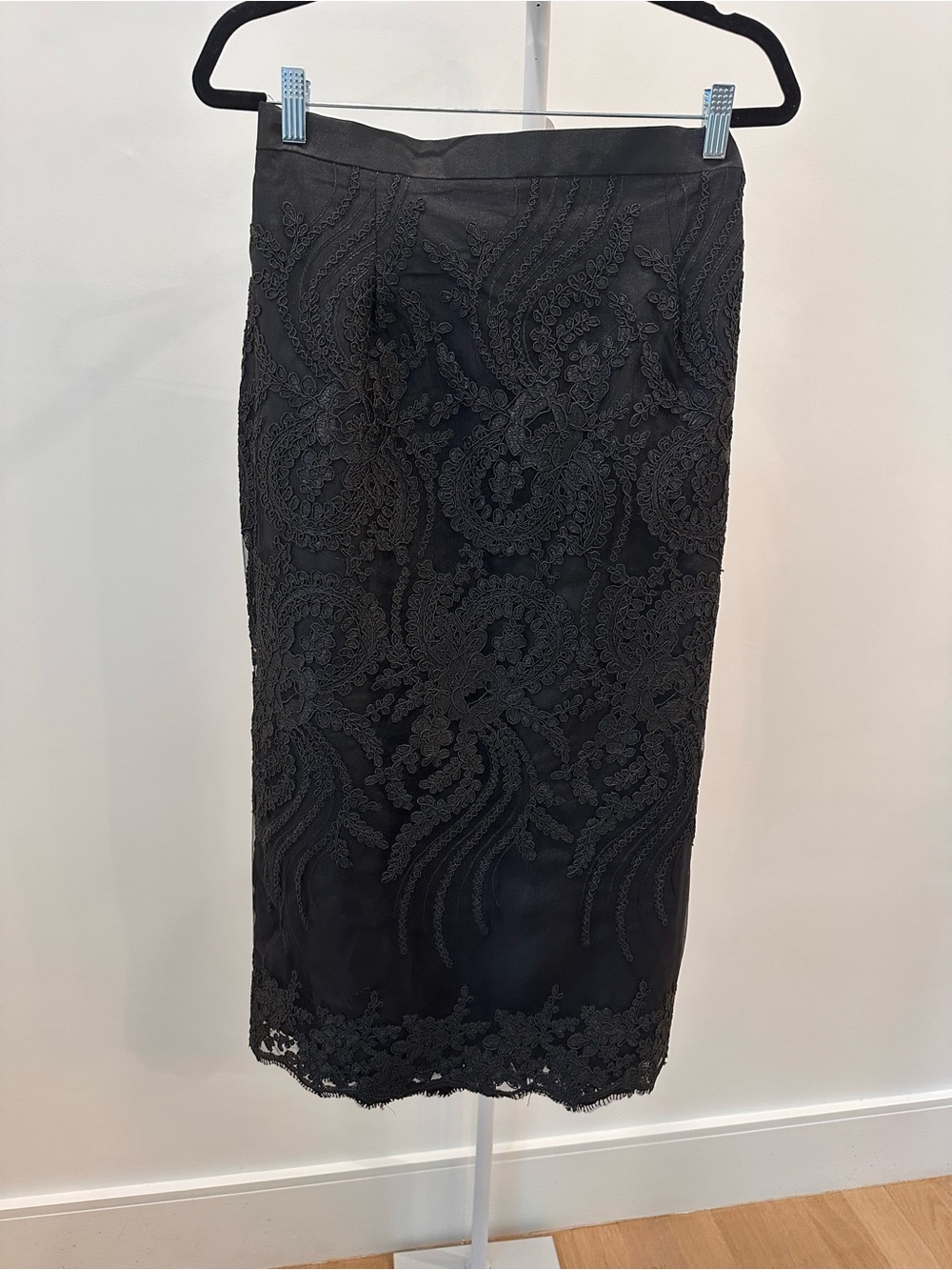 Terramina Collection New York Black Embroidered Lace Pencil Skirt Scalloped Hem